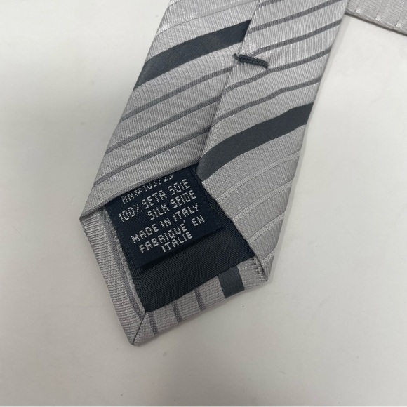 GIORGIO ARMANI Gray Stripe Silk Tie Made in Italy - Picture 6 of 6